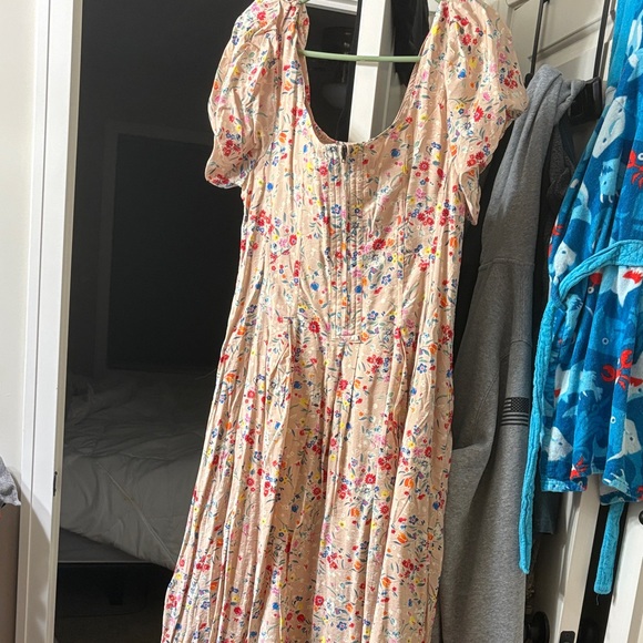 Zoco. Dresses & Skirts - Chic Floral Maxi Dress with Puff Sleeves